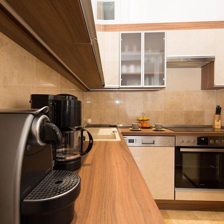 Elegant Apartment With Buda Castle View Budapest Exterior foto