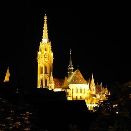 Elegant Apartment With Buda Castle View Budapest Exterior foto