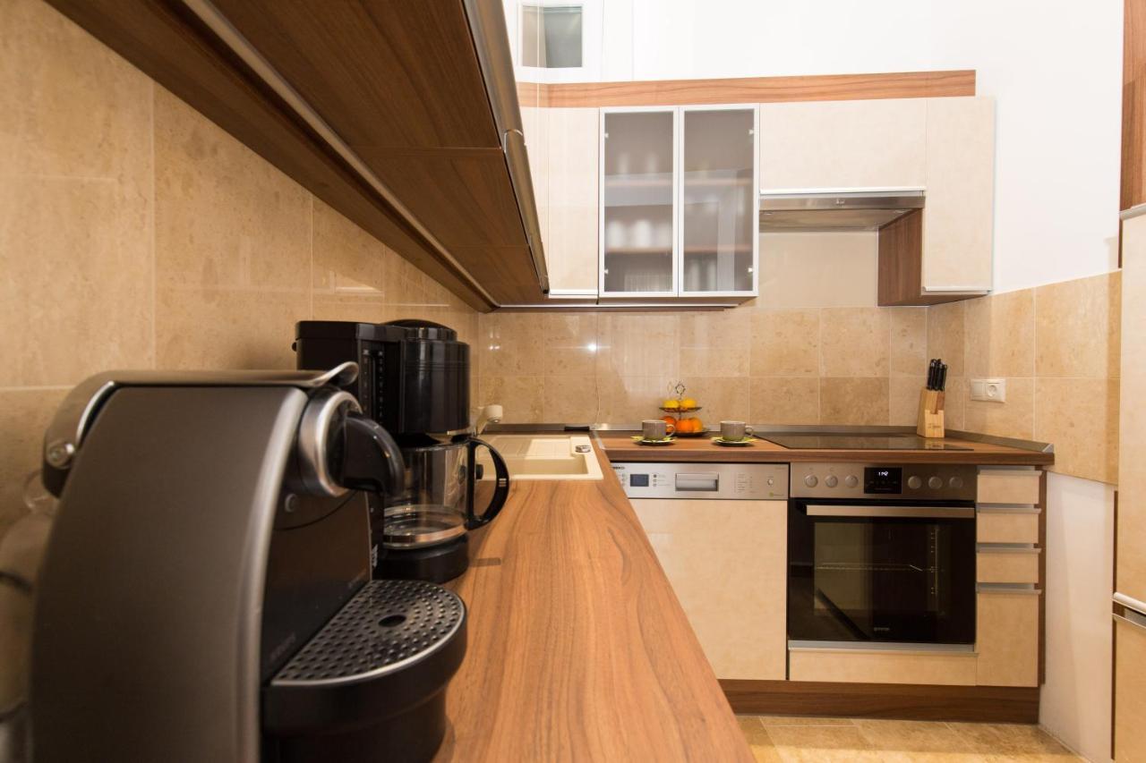 Elegant Apartment With Buda Castle View Budapest Exterior foto